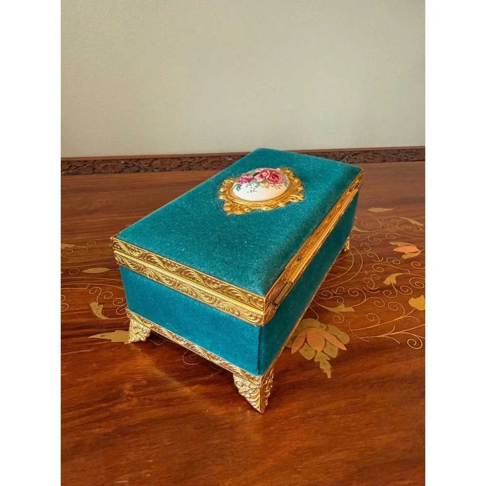 Vintage Japan Velvet Jewelry Box - Music Box with Gold‎ Ormolu & Rose Lid